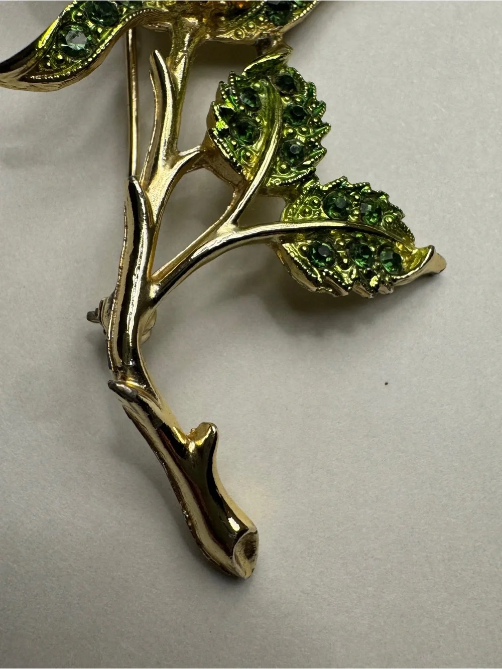 Unsigned Vintage Gold Tone Topaz & Olive Green Rhinestone Rose Brooch Pin